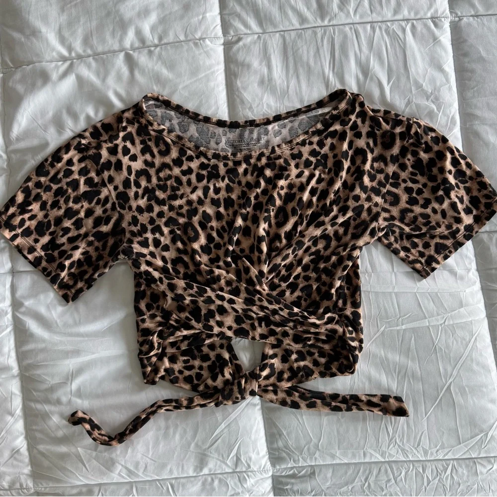 Victoria's Secret Brown and Black Tie-Front Cropped Blouse - Picture 2 of 4